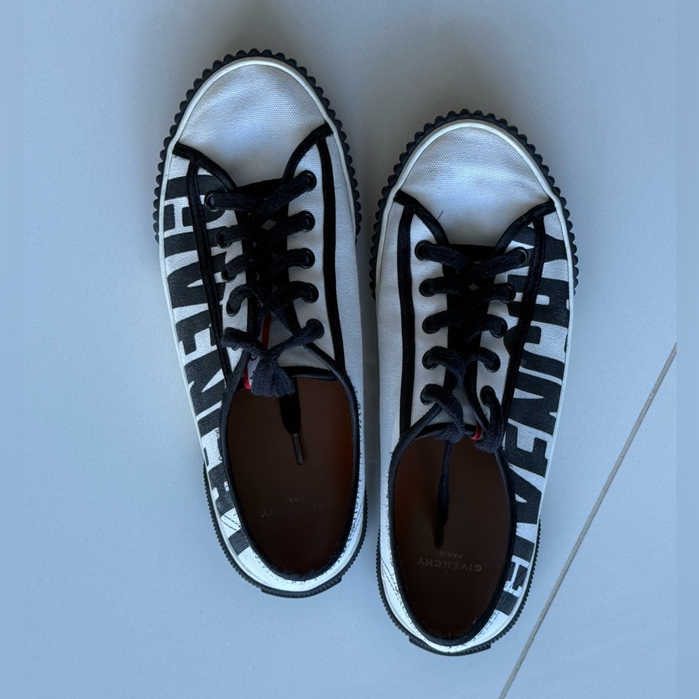 Givenchy Black and White Sneakers Classic Low-Top Design